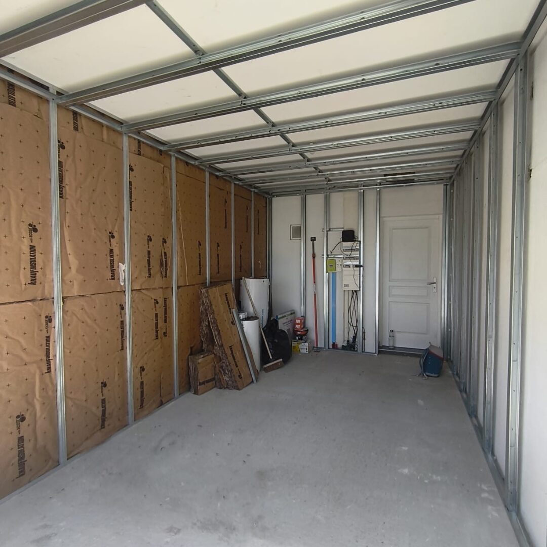 GARAGE EN CHAMBRE ()